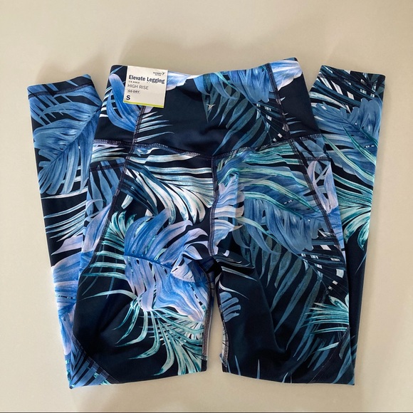 Old Navy Women’s Size S Elevate Leggings - Picture 5 of 9